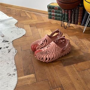 SALEHE BEMBURY X CROCS POLLEX CLOG